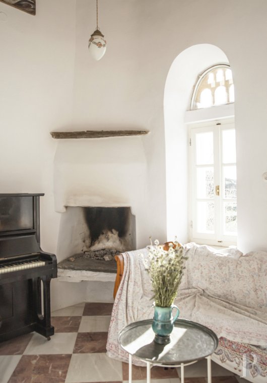 À Tinos, dans les Cyclades, une maison du 17e siècle tout de blanc vêtue - photo  n°7